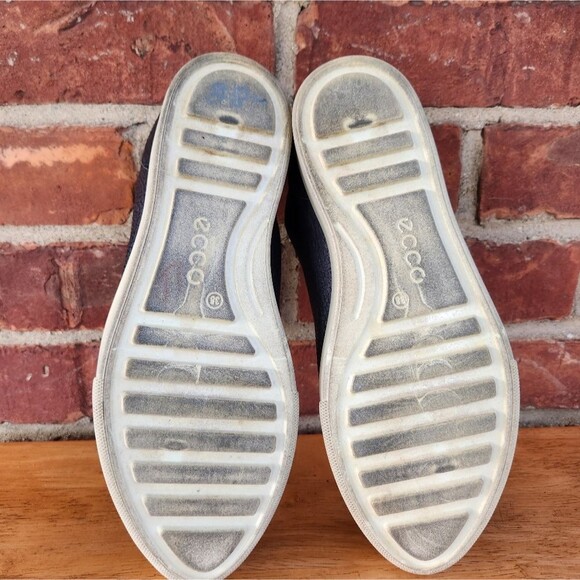 ECCO leather Sneakers size 7W - Picture 4 of 10